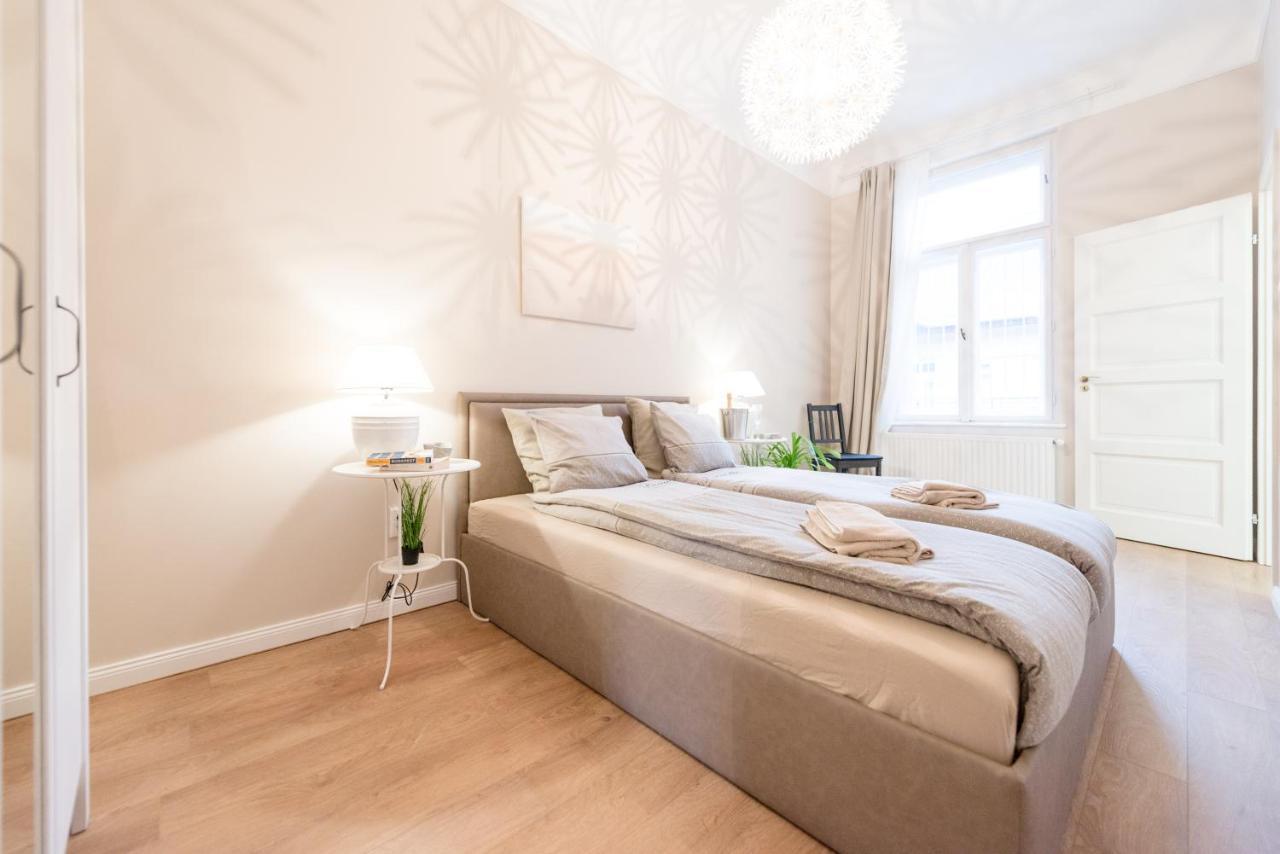 Downtown Heart 3 Bdr, 2 Bath, A/C Apartment Будапеща Екстериор снимка