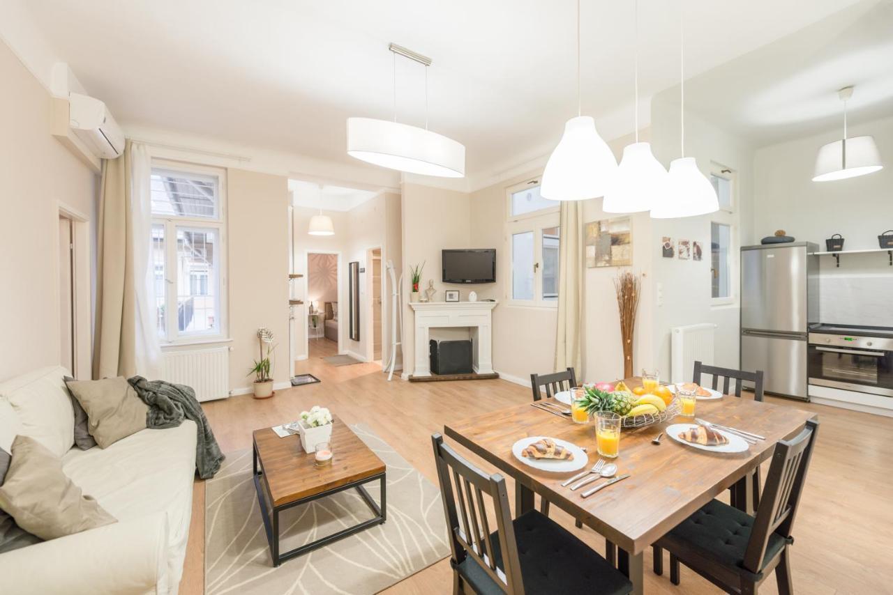 Downtown Heart 3 Bdr, 2 Bath, A/C Apartment Будапеща Екстериор снимка